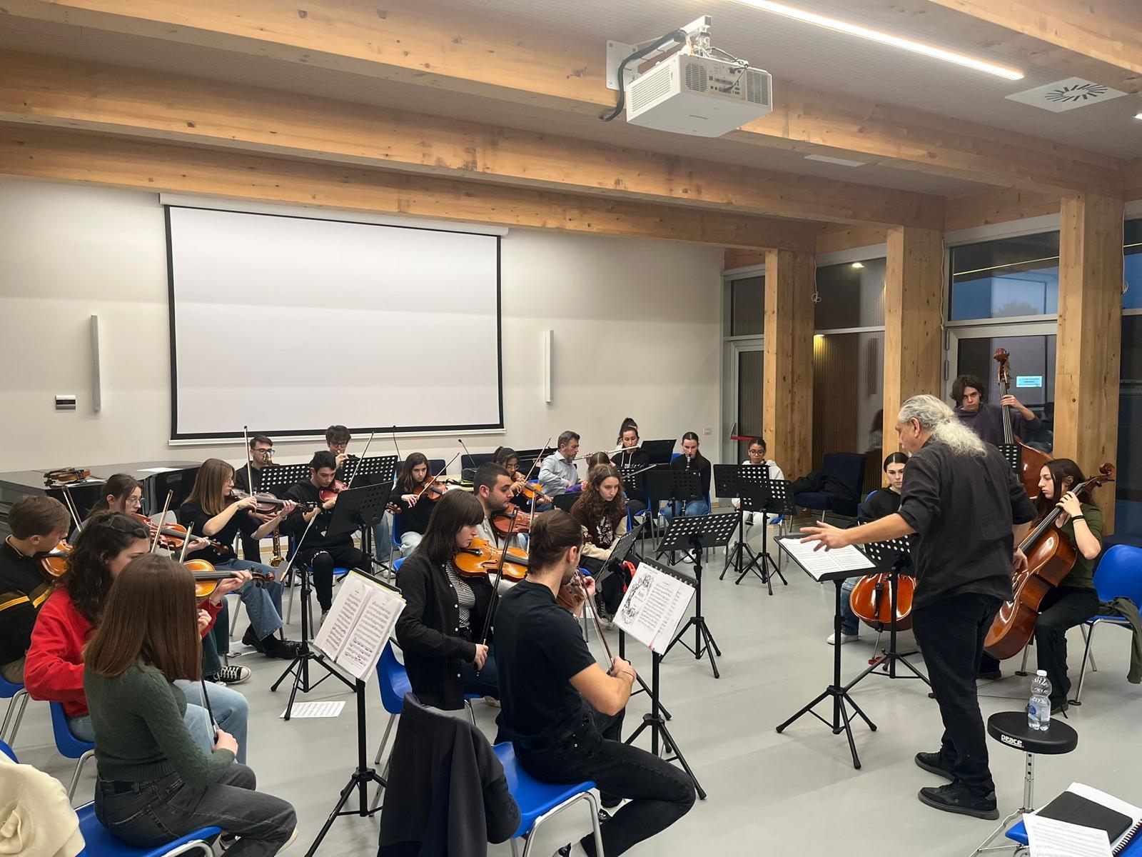 Alassio, la Giovane Orchestra della Riviera pronta al debutto: il 2 giugno il concerto inaugurale Alassio (IM) – Una nuova stella sta per accendersi nel panorama musicale del Ponente Ligure. Lunedì 2 giugno, alle ore 21, la suggestiva cornice dell’ex Chiesa Anglicana di Alassio farà…